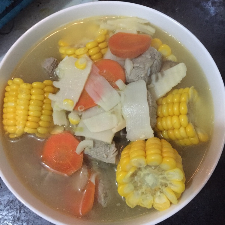 玉米竹笋排骨汤的做法
