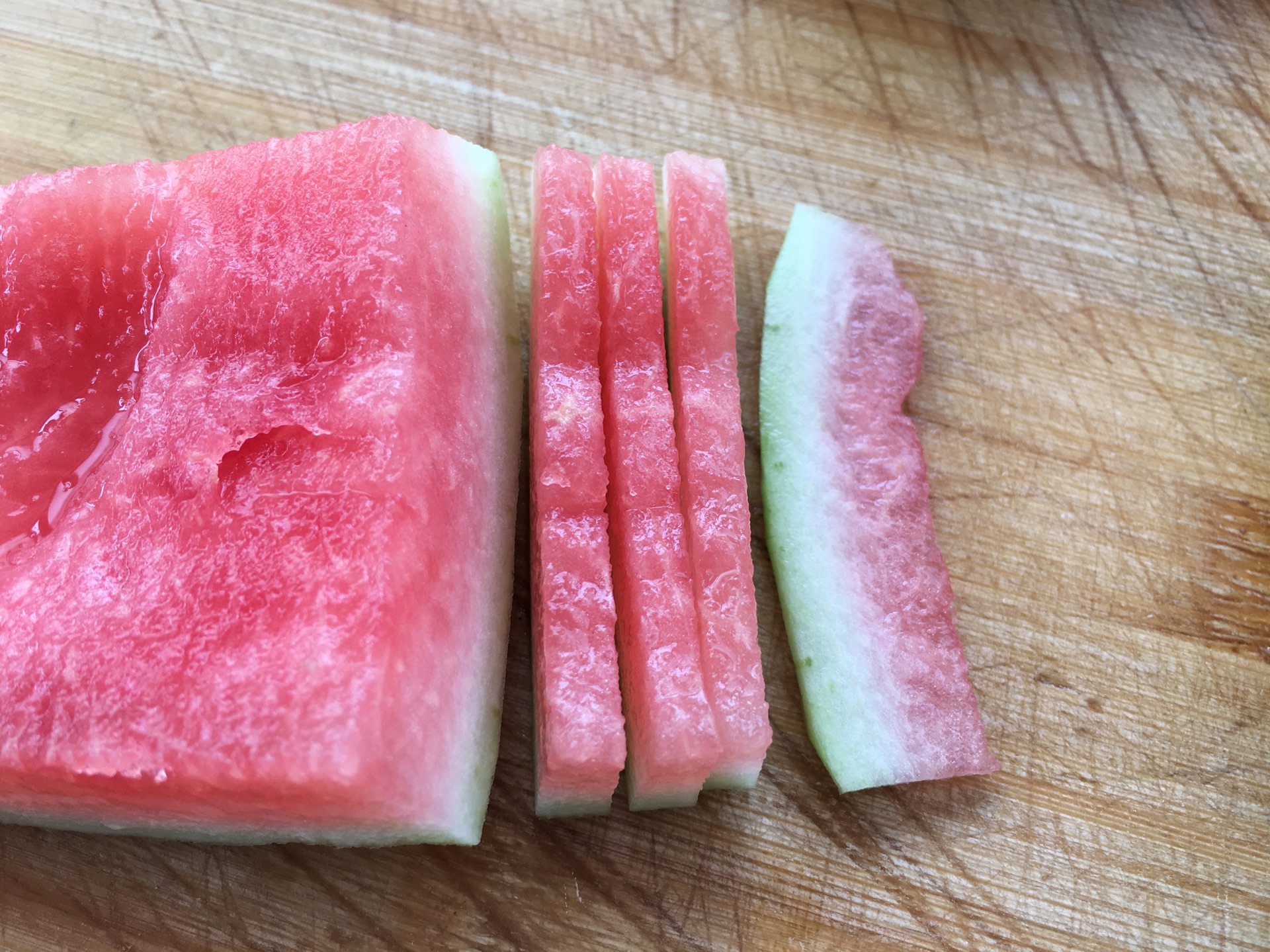 吃了30年西瓜，只服这3种切法，不脏手不流汁，简单实用-何以轻快-默认收藏夹-哔哩哔哩视频