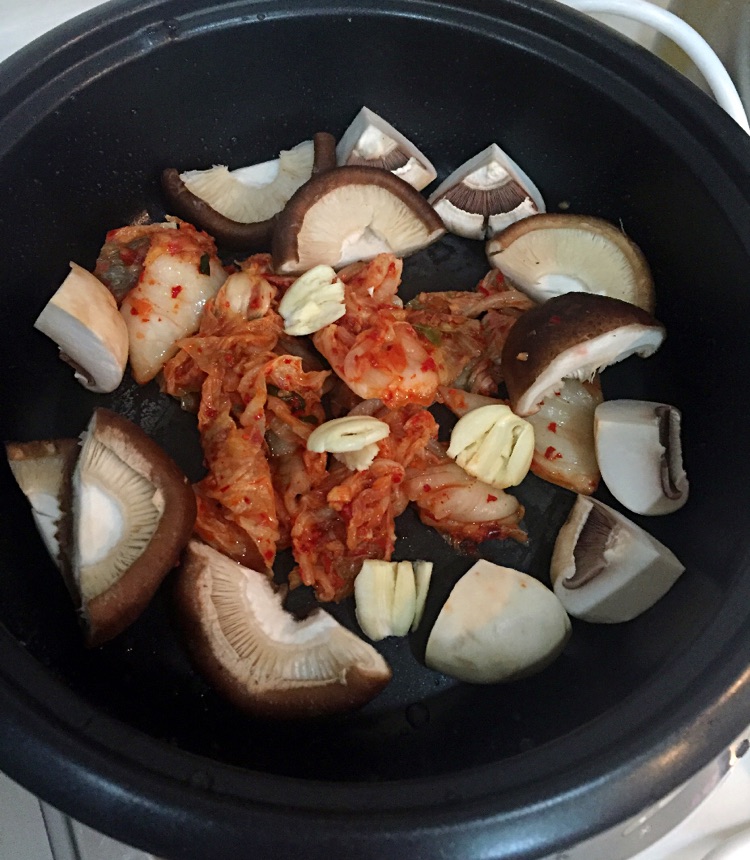 韩国泡菜牛肉锅的做法图解1
