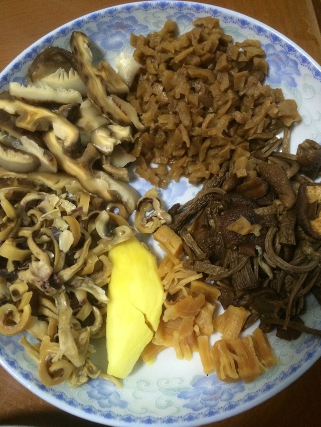马鲛鱼沙鍋粥的做法图解2