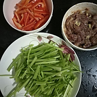 芹菜牛肉丝的做法图解1