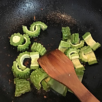 苦瓜炖五花肉的做法图解3