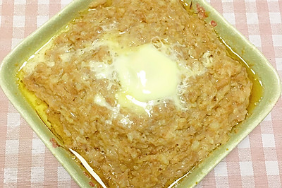 鲜嫩多汁的肉饼蒸蛋
