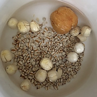 毛薯山药玉米莲子薏仁汤的做法图解1