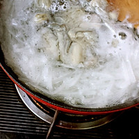 萝卜牡蛎粉丝汤的做法图解4
