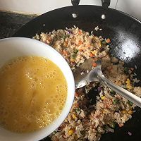 奶香五彩凤梨炒饭的做法图解5