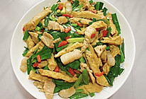 #开启观赛嗨吃局# 油豆腐韭菜炒肉的做法