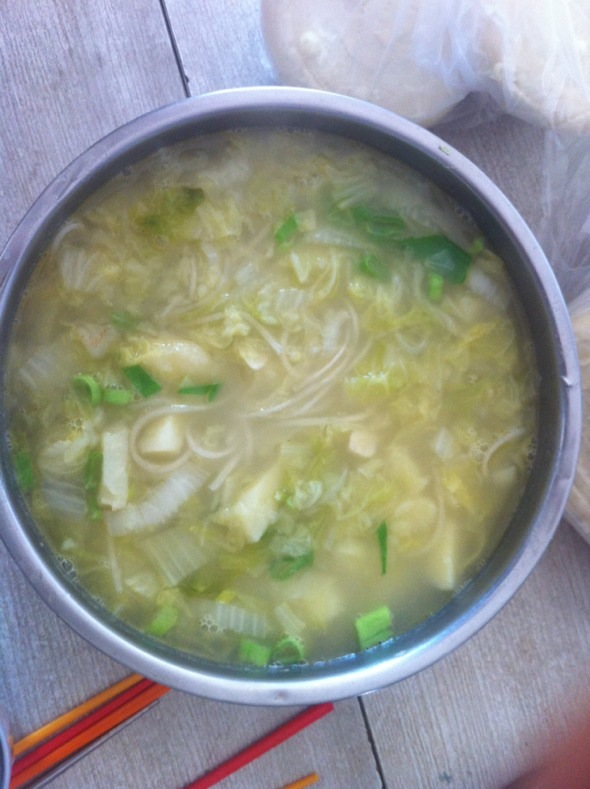大白菜土豆炖粉条。