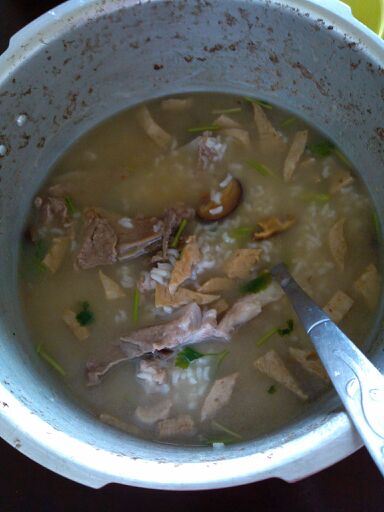 猪骨香菇肉片粥
