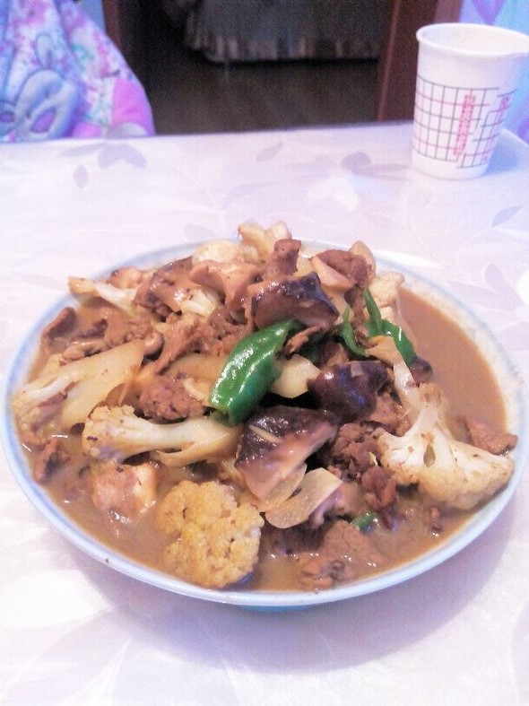 菜花香菇炒肉片