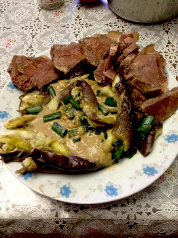 麻酱茄子配驴肉