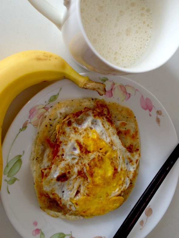 火腿蛋饼+奶+香蕉
