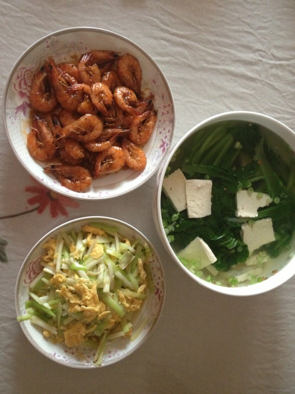 茄汁油焖大虾 韭黄炒鸡蛋