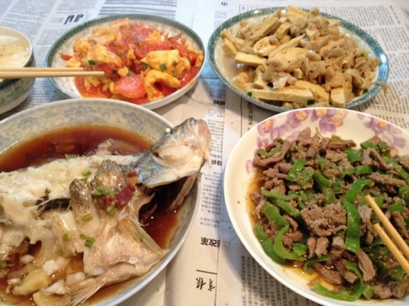 番茄炒蛋，青椒牛肉，大蘑菇素鸡，清蒸鲈鱼