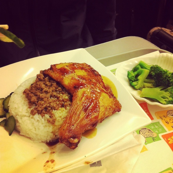 鸡腿饭+水煮牛肉饭+西兰花