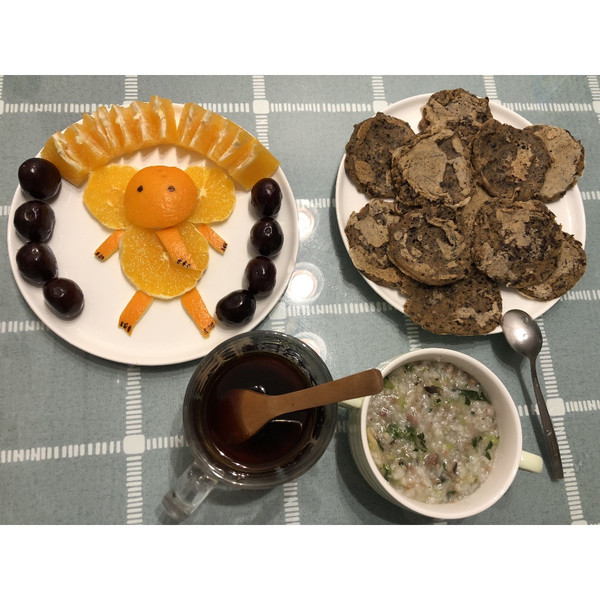 香菇牛肉青菜粥,红豆玉米面饼