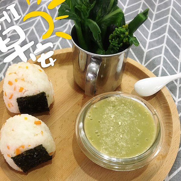 肉松胡萝卜饭团+绿豆沙+水煮蔬菜