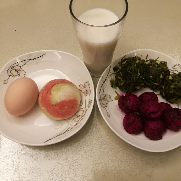 减脂早餐 鸡蛋牛奶火龙果小馒头加蔬菜团子