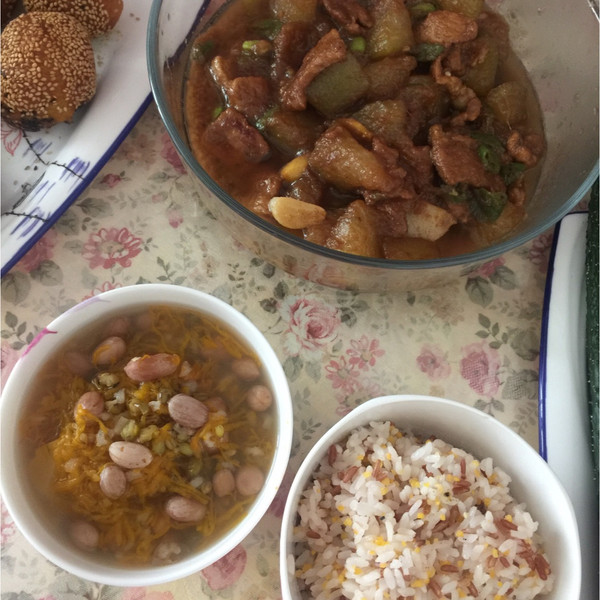 冬瓜炒肉片、花生鲜麦仁、南瓜绿豆、大米粥、