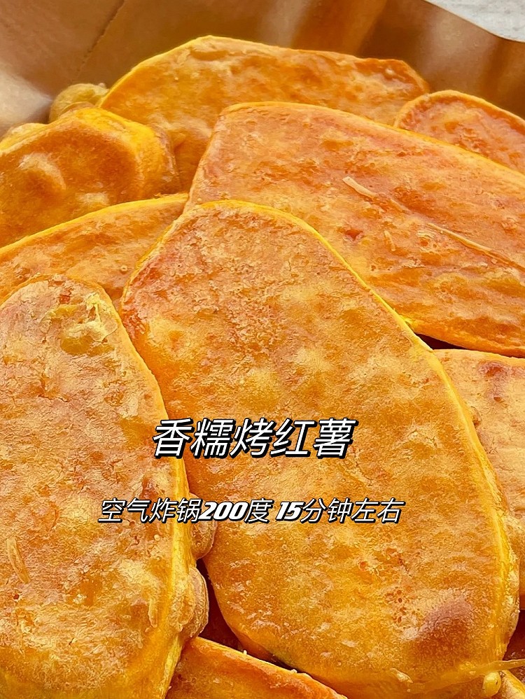 柠檬鸡翅我做的柠檬蒜香鸡翅!不好吃算我输咱就说,这盘柠檬蒜香鸡翅谁能扛得住做法简单,不好吃把来找我~食材鸡翅、柠檬、蒜末1腌制鸡翅:鸡翅两面划刀+蒜末2勺生抽+1勺老抽+1勺蚝油+2勺蜂蜜+1勺油+少许盐和黑胡椒,抓匀腌制两小时入味2先铺一层柠檬,摆上鸡翅,空气炸锅200度烤20到25分钟。空气炸锅是无需翻面的那种，如果需要翻面，建议烤15分钟翻面再烤10分钟小食拼盘（土豆烤肠口蘑）闺蜜每次来我家图3