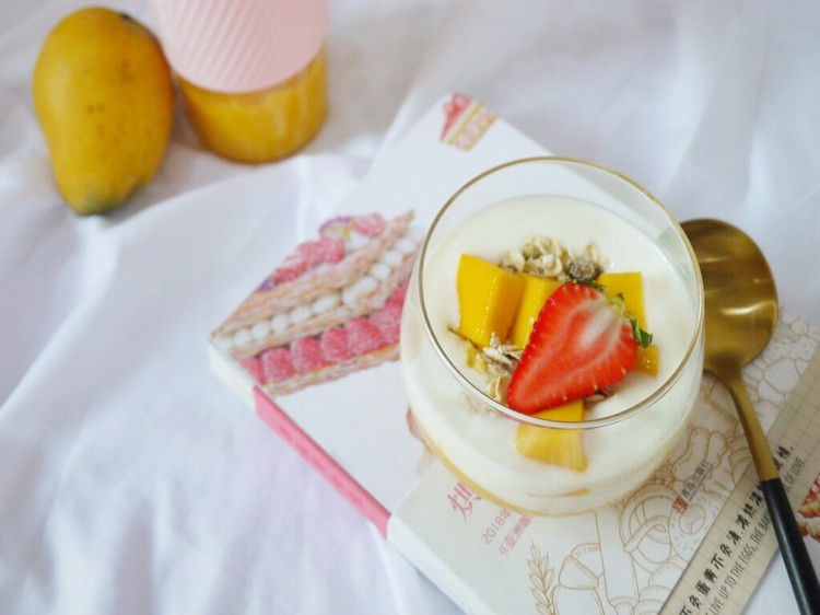 🔥越吃越瘦的芒果酸奶燕麦杯，既能当早餐，又能做甜点图1