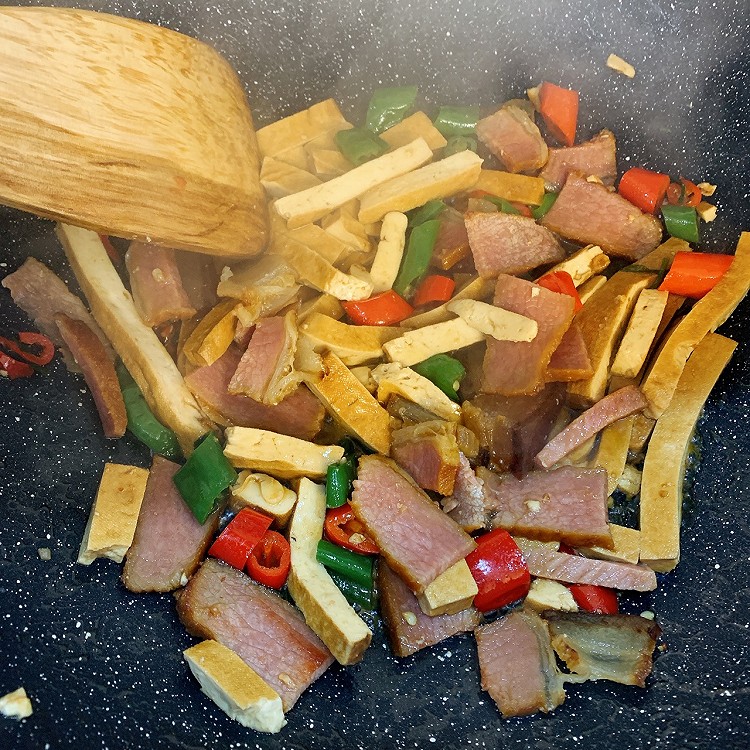 湖南腊肉炒香干图3