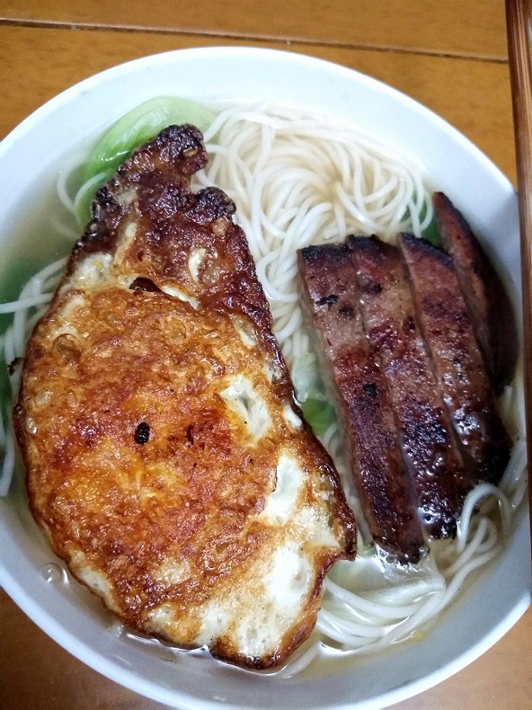 今日晚餐：牛排面🍜+水果沙拉🥗+金甲鸡柳+圣女果图1