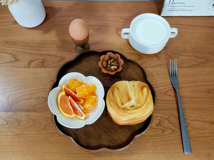 早餐：手撕面包，爱媛，血橙，坚果，鸡蛋，牛奶～图1