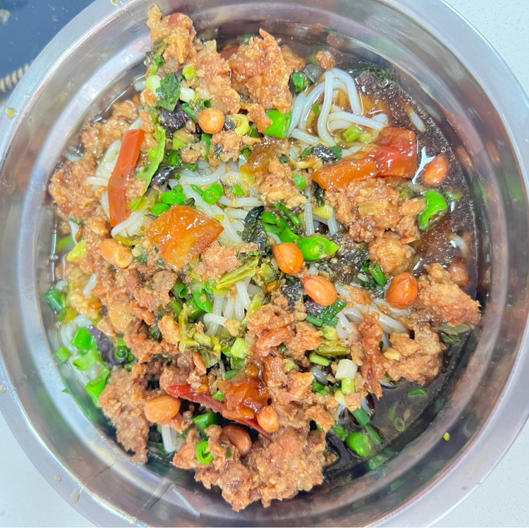 广西美食：图一干锅鸡，图二酸粥炒麻菜，图三广西干捞榨粉图3