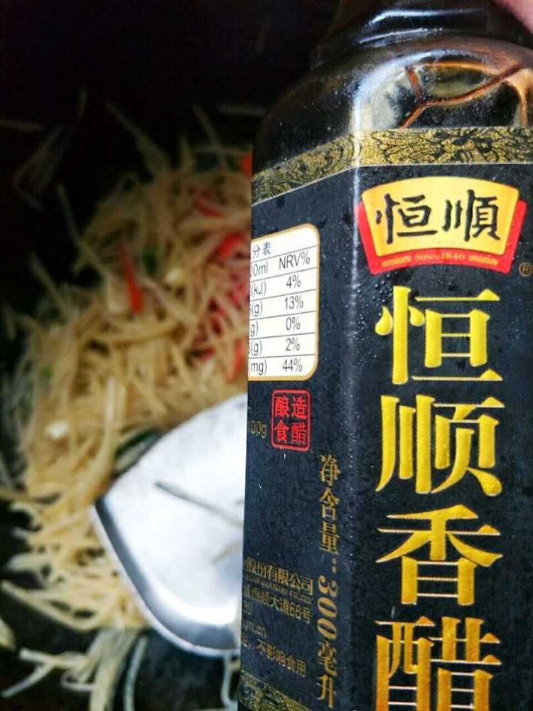 做酸爽脆口的醋溜土豆丝，一定要用恒顺香醋，这样制作酸爽脆口！图8