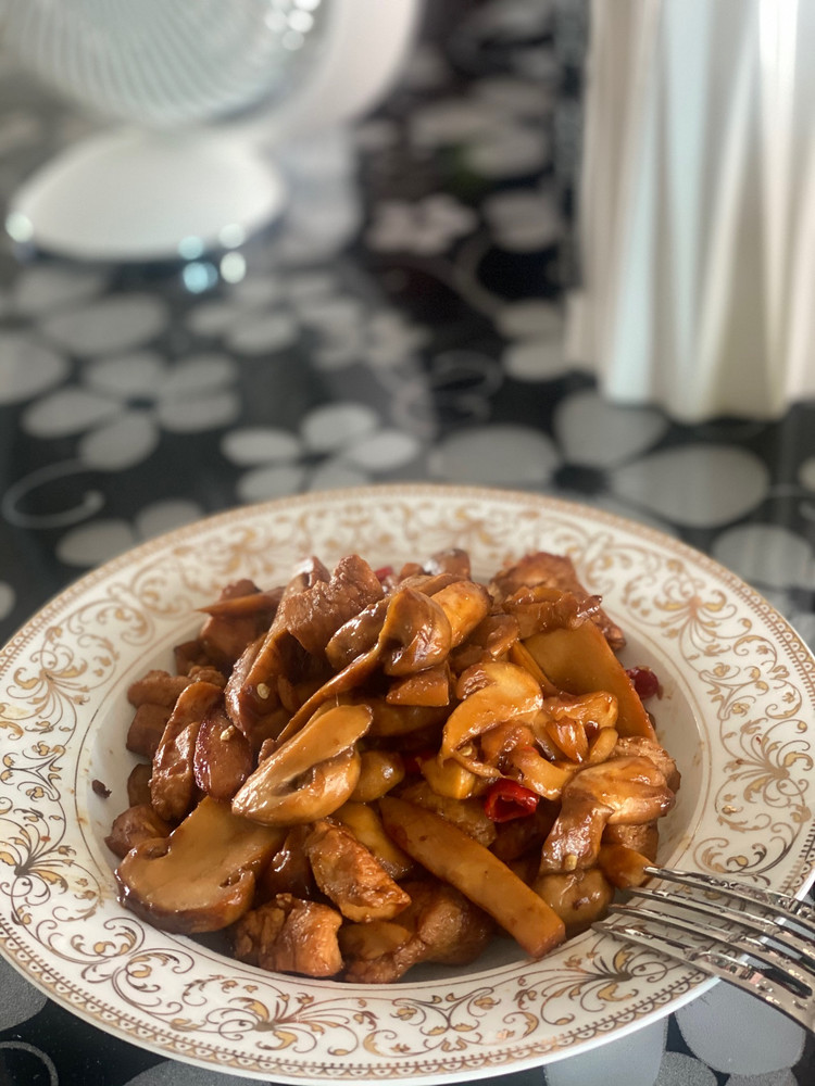 我是用来炒鸡胸肉的 鸡胸肉先用料酒和酱油腌制10分钟 然后方法一样 挺好吃的 小米椒是重点哦 棒棒哒~图1