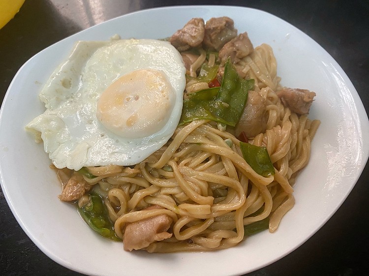 今日午餐-鸡肉焖面图1