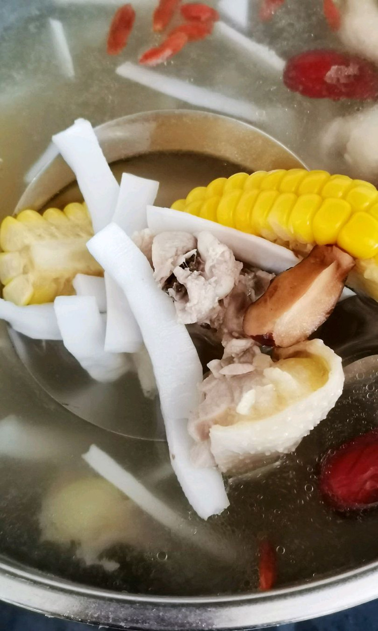 椰子玉米马蹄鸡煲
