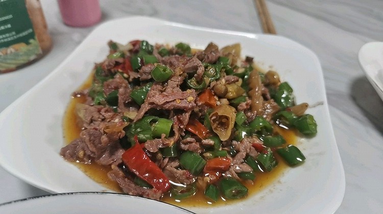 小炒黄牛肉+牙签牛肉图1