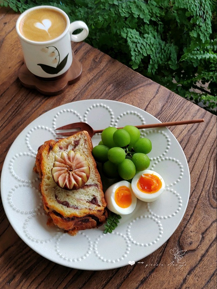 新周愉快！「红豆松松吐司🍞」「水煮蛋🥚」「青提🍇」「咖啡☕」❤️心很贵，一定要装最美的东西情绪很贵，一定要接触让你愉快的人图4