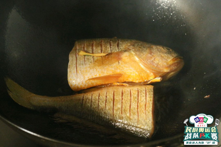 咸鲜美味的香煎黄花鱼，不用一滴水图7