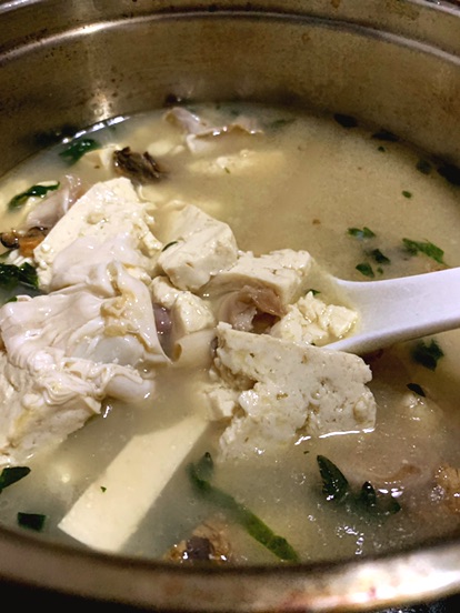 辣炒田鸡，牡蛎鱼泡豆腐汤图2