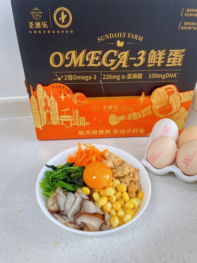 这个波奇饭太好吃了😋！用了圣迪乐鲜鸡蛋，拌进米饭里面，很香。完全没有蛋腥味呢！好好吃！让小朋友自己摆盘，敲鸡蛋，他说下次准备全程自己做。哈哈，让我坐享其成。小朋友的摆盘还真不错啊！每天一颗圣迪乐鲜鸡蛋，补充蛋白质，棒棒哒！鸡蛋补充蛋白质的效果比牛排更赞哟！图1