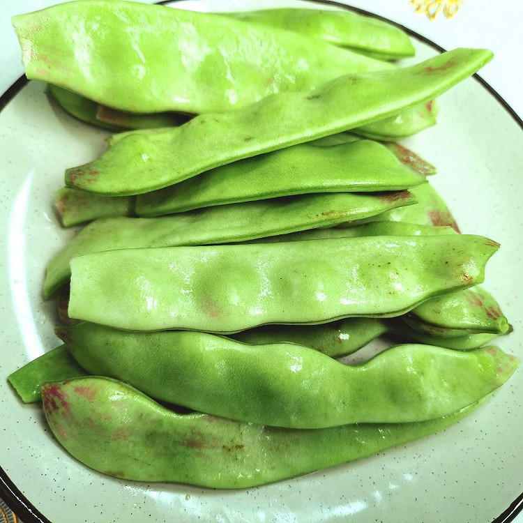 超有食欲的下饭菜，老公连吃好几天的蒜香炒豆角图2