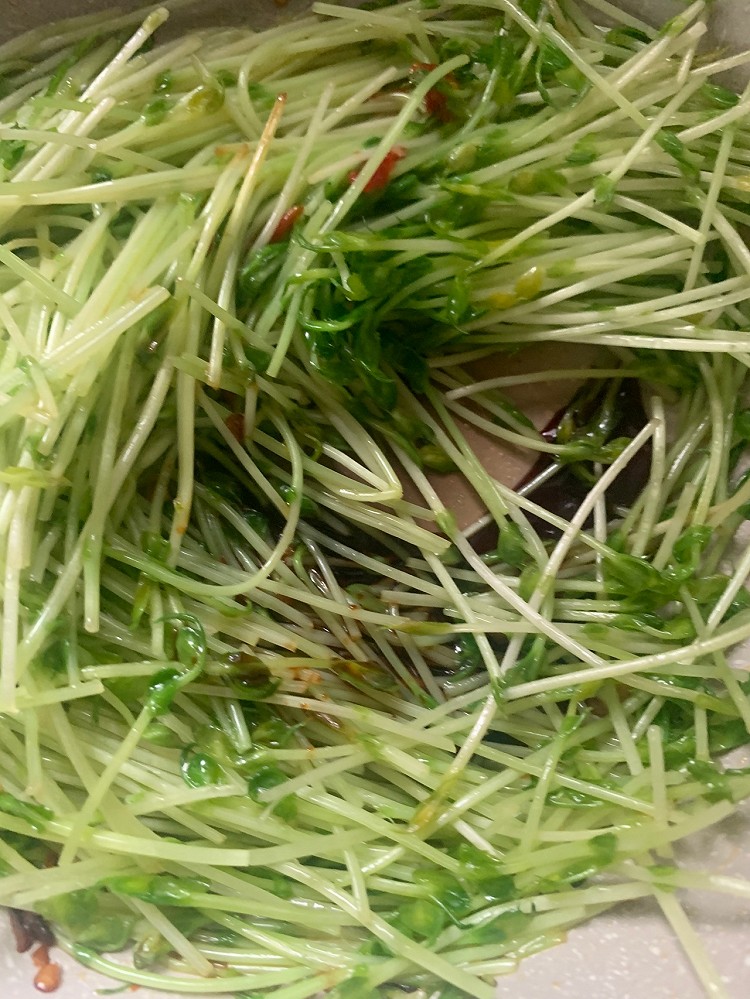 中午肉肉吃太多了，晚上吃素，清炒豌豆苗！图5