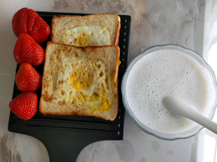 减脂早餐：全麦吐司＋脱脂牛奶图1