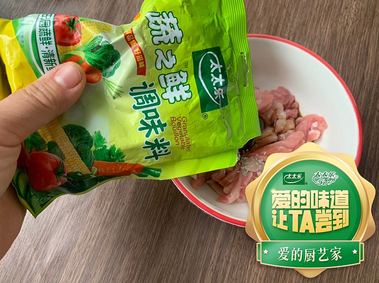 鱼香肉丝是我家经常吃的一道菜，做法简单，酸甜的口感特别开胃又下饭。今天跟做了这道菜做晚餐，配上馒头和粥，简单的生活记录着一日三餐四季。图3