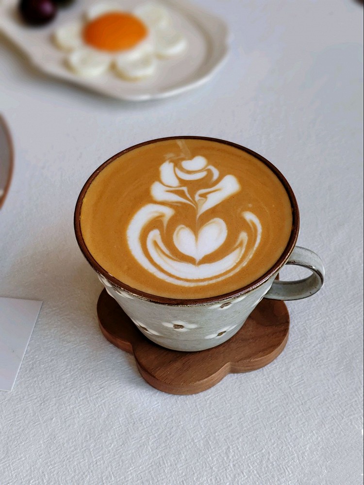 周末愉快！「巧克力香蕉吐司三明治🥪」「花朵蛋」「车厘子🍒」「咖啡☕」小杰同学放假回来啦！在学校魔术社团学了好多魔术，晚上回来表演给我们看（还真有模有样了），他准备再去考个魔术等级（找到喜欢的爱好也不错）图2