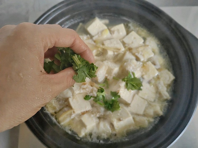 营养丰富又温暖，鳕鱼豆腐汤来一碗。图8