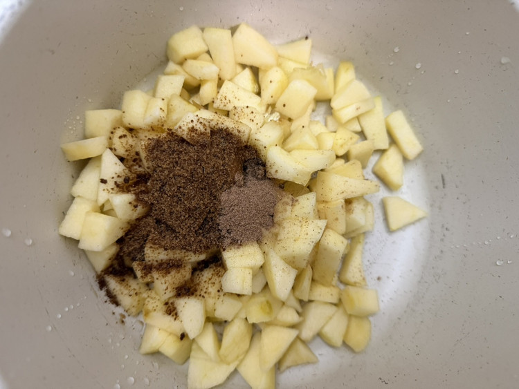 今天做个好吃的肉桂苹果麦芬蛋糕吃吃吧！图3