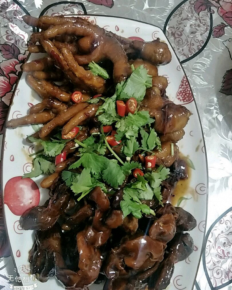 雪天的标配《可乐鸡爪+可乐鸡胗，在配上一碗热腾腾的土豆粉》图1