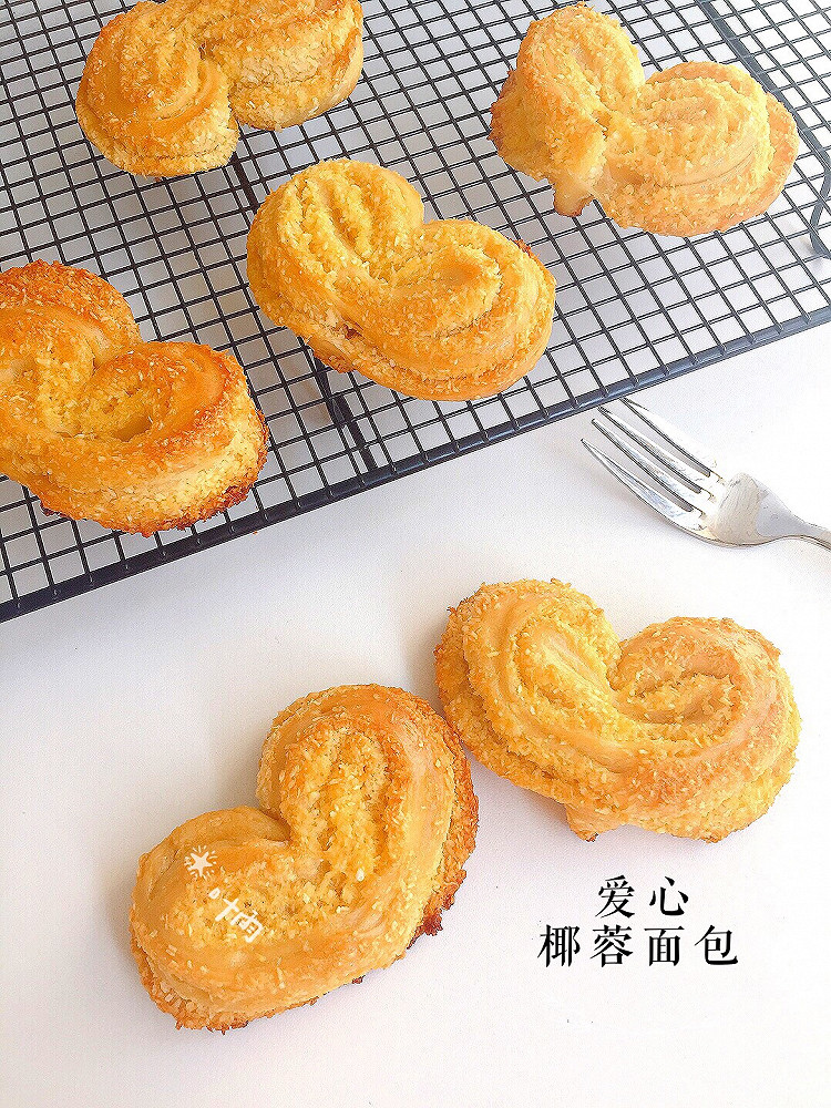 香甜松软 | 心形椰蓉面包卷 | 椰蓉味十足图2