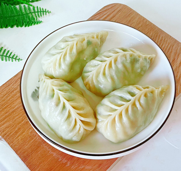 苔菜蒸饺苔菜是春天应季的蔬菜，特别的鲜嫩，用来做蒸饺，皮薄馅足巨鲜美，吃不够春天的味道。图9