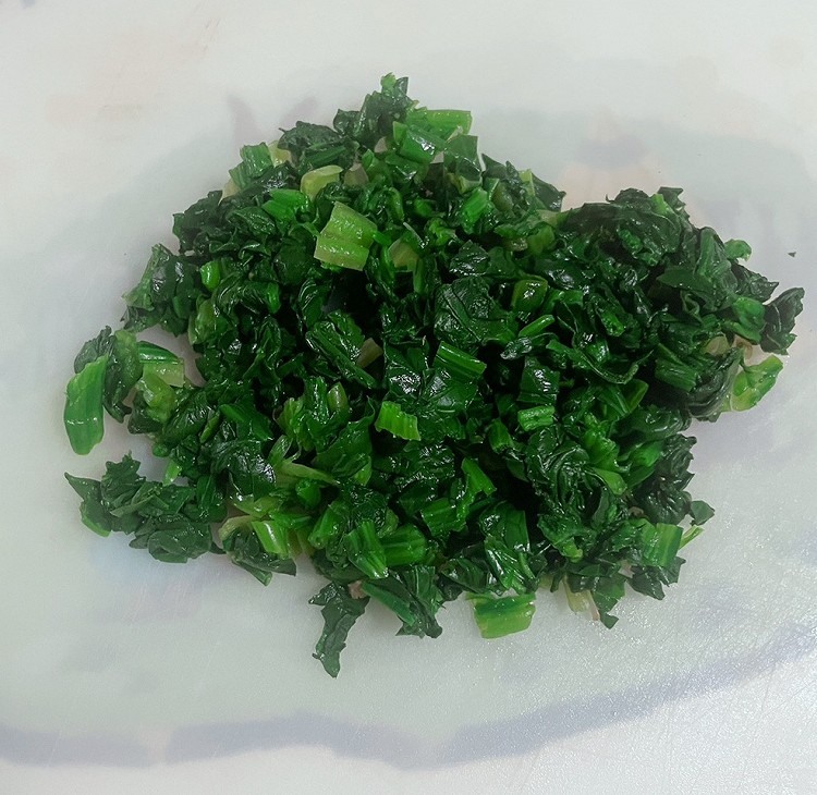 菠菜疙瘩汤春天正是吃菠菜的季节，春天菠菜最养人，早餐来上一碗暖心又暖胃，营养又健康。图4
