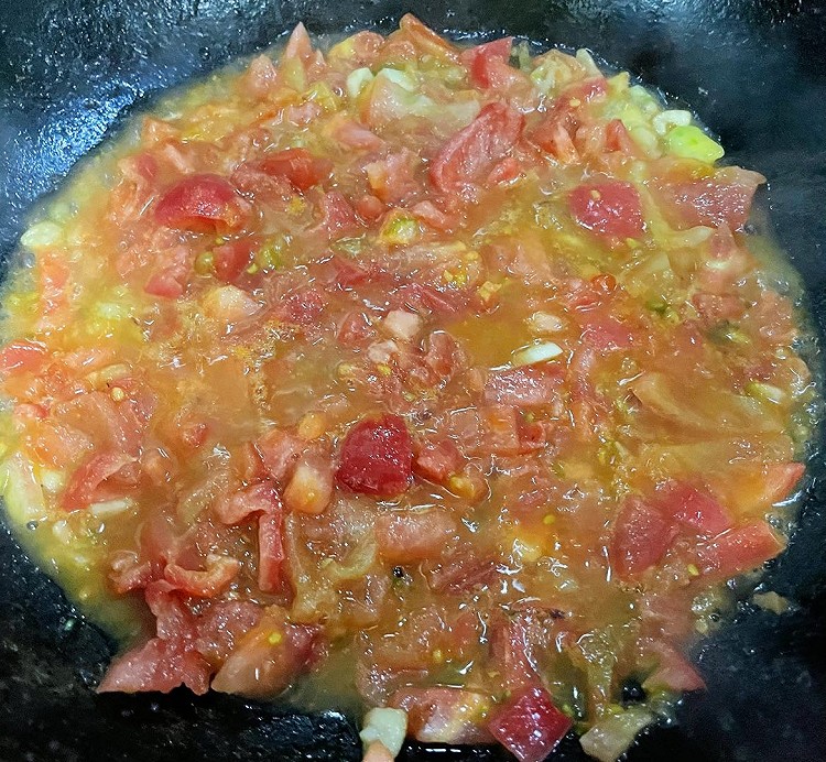 松茸鸡汁滑子蘑西红柿豆腐汤的制作方法图5